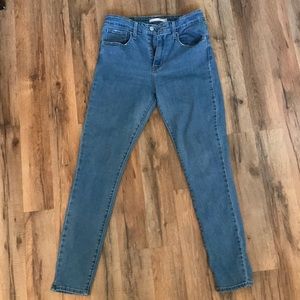 721 Skinny High Rise Levi Jeans